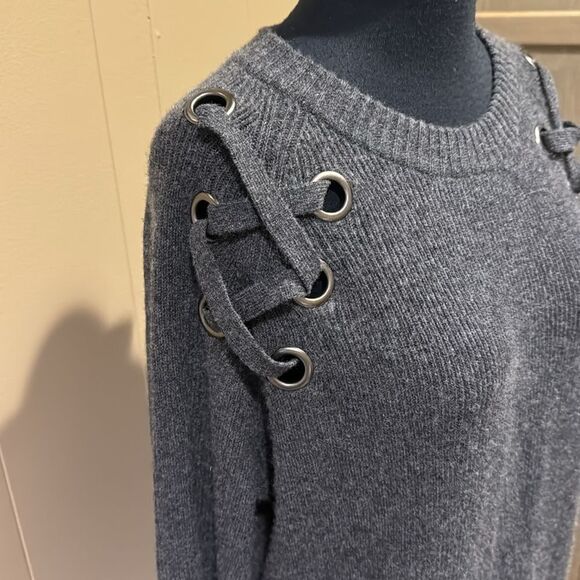 27 Miles dark heather gray laced grommet shoulder 100% cashmere ribbed sweater. - Picture 3 of 5